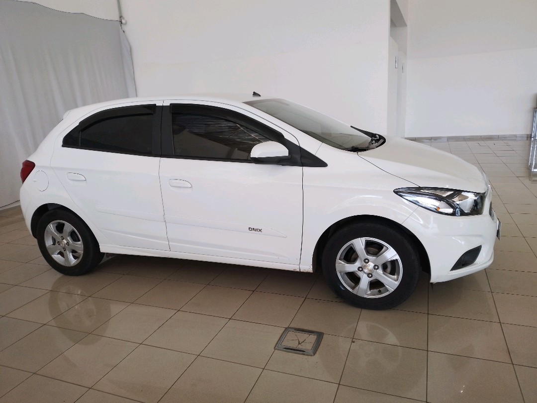 GM - Chevrolet-ONIX-1.4 MPFI LT 8V FLEX 4P MANUAL