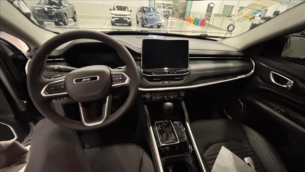 COMMANDER 1.3 T270 TURBO FLEX LONGITUDE AT62