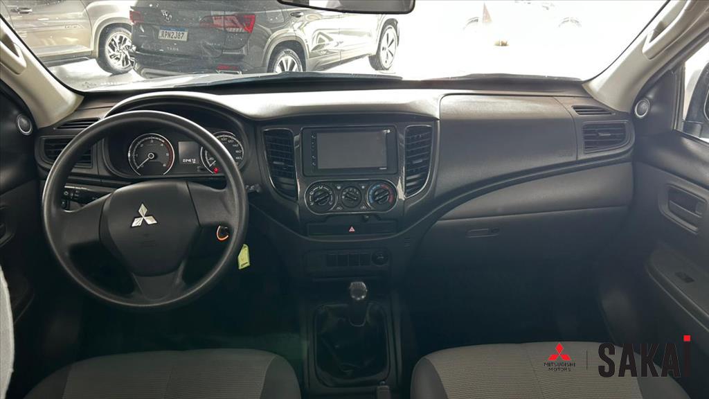 Mitsubishi-L200 TRITON-2.4 16V TURBO DIESEL OUTDOOR GLX CD 4X4 MANUAL