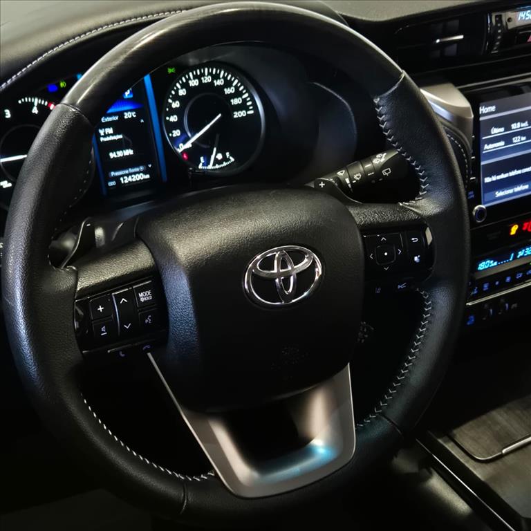 HILUX 2.8 D-4D TURBO DIESEL CD SRX 4X4 AUTOMÁTICO12
