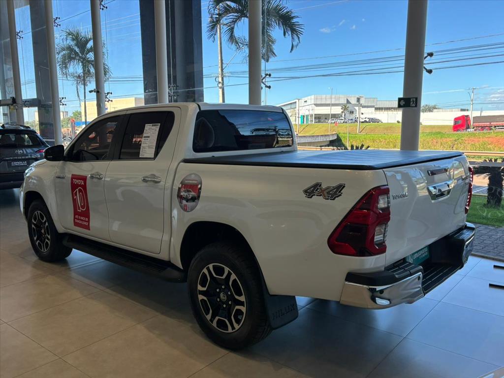 HILUX 2.8 D-4D TURBO DIESEL CD SRX 4X4 AUTOMÁTICO2