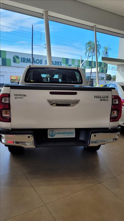 HILUX 2.8 D-4D TURBO DIESEL CD SRX 4X4 AUTOMÁTICO4