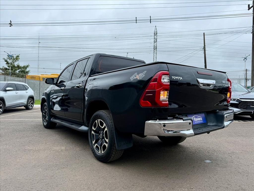 Toyota-HILUX-2.8 D-4D TURBO DIESEL CD SRV 4X4 AUTOMÁTICO
