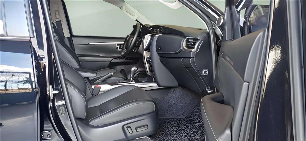 HILUX SW4 2.8 D-4D TURBO DIESEL SRX 7L 4X4 AUTOMÁTICO4