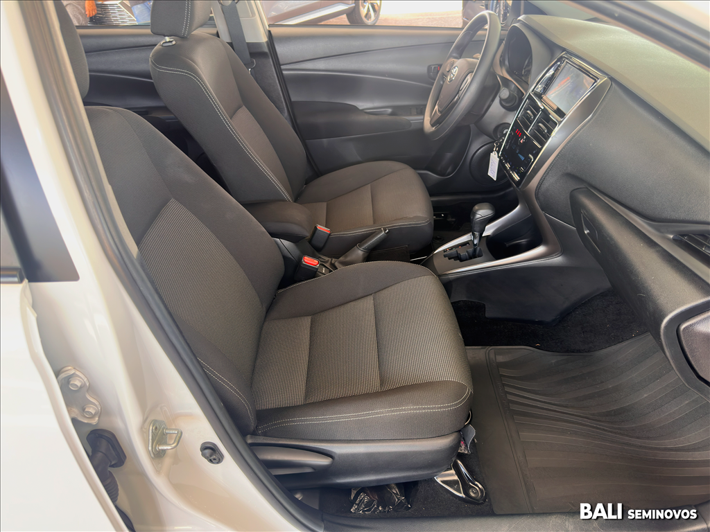 YARIS 1.5 16V FLEX SEDAN XL LIVE MULTIDRIVE9