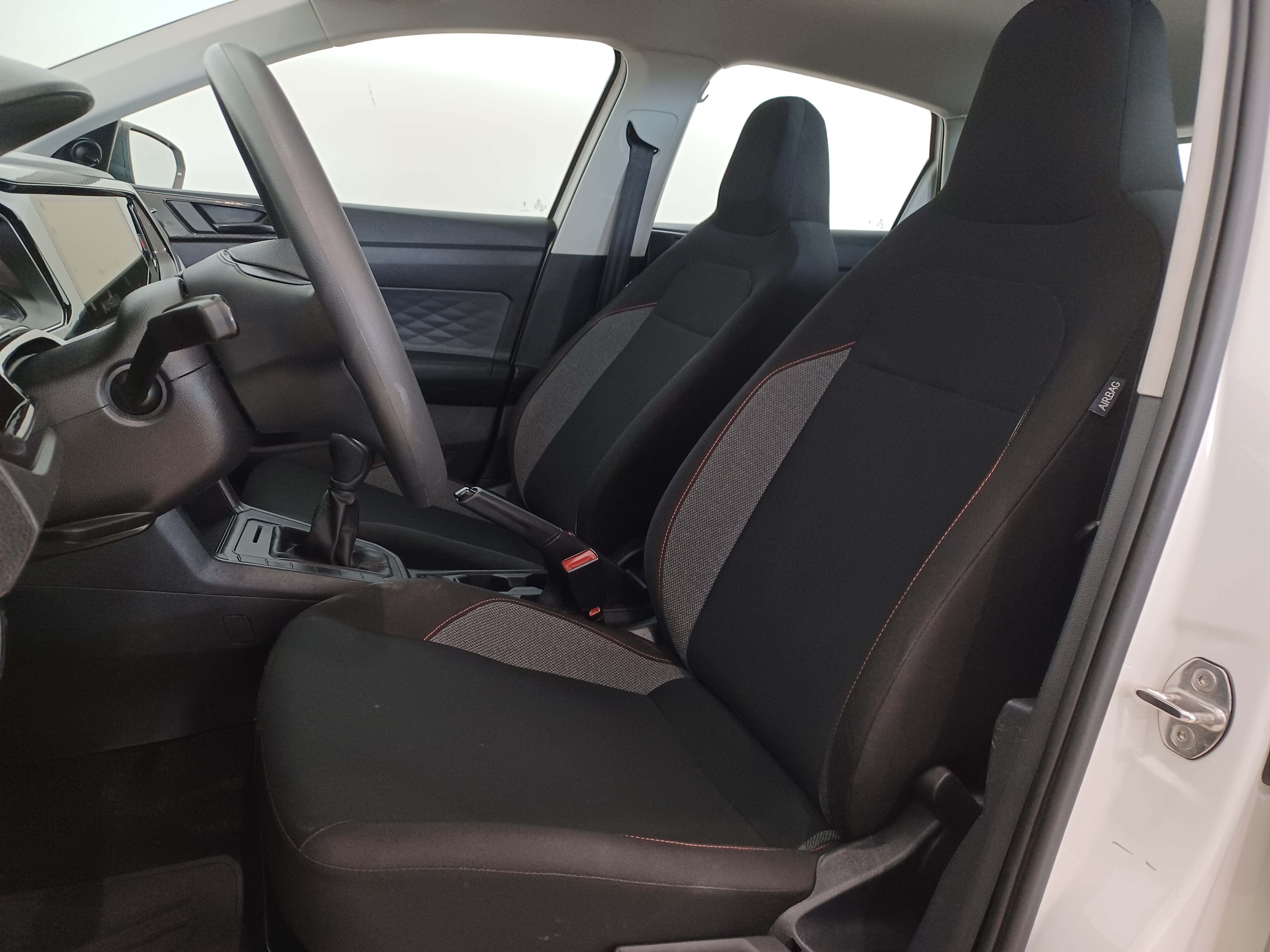 VW - Volkswagen-POLO-1.0 MPI TRACK MANUAL