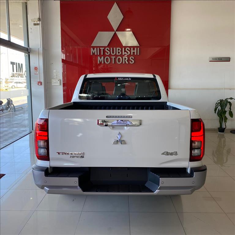 Mitsubishi-TRITON-2.4 BITURBO DIESEL CD HPE-S 4X4 AUTOMÁTICO