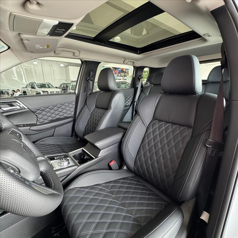 Mitsubishi-OUTLANDER-2.4 PHEV HPE-S S-AWC DHT