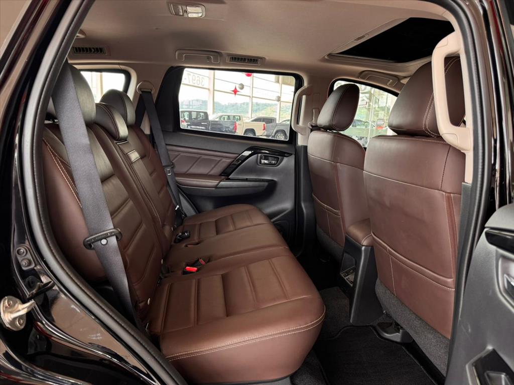 Mitsubishi-PAJERO SPORT-2.4 16V MIVEC TURBO DIESEL LEGEND BLACK AWD AUTOMÁTICO