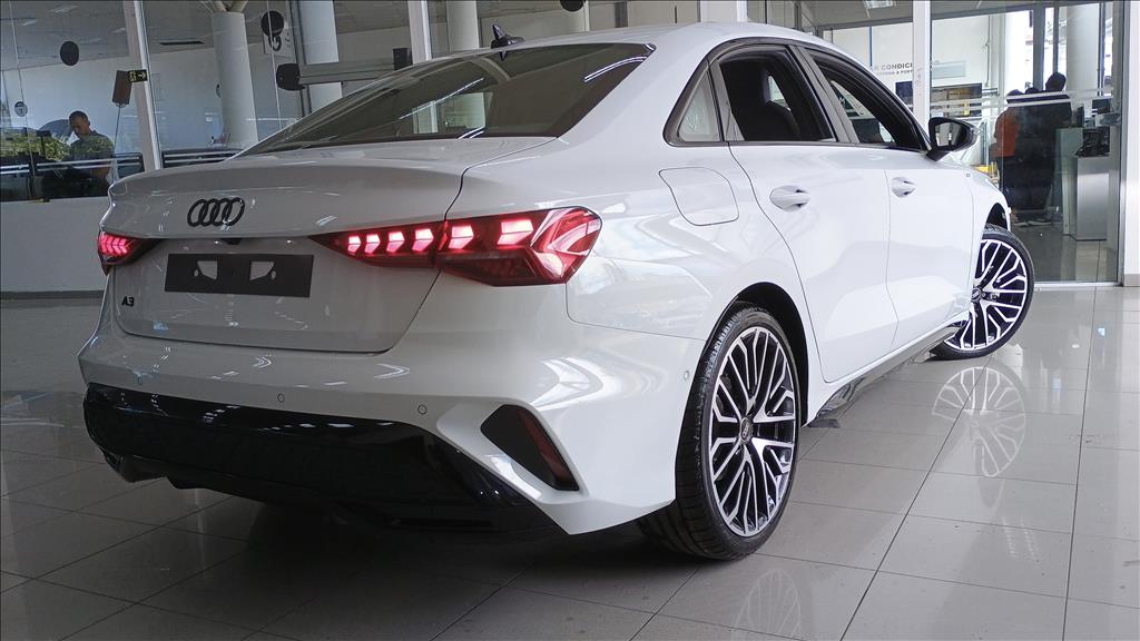 A3 2.0 40 TFSI GASOLINA SEDAN PERFORMANCE BLACK S-TRONIC5