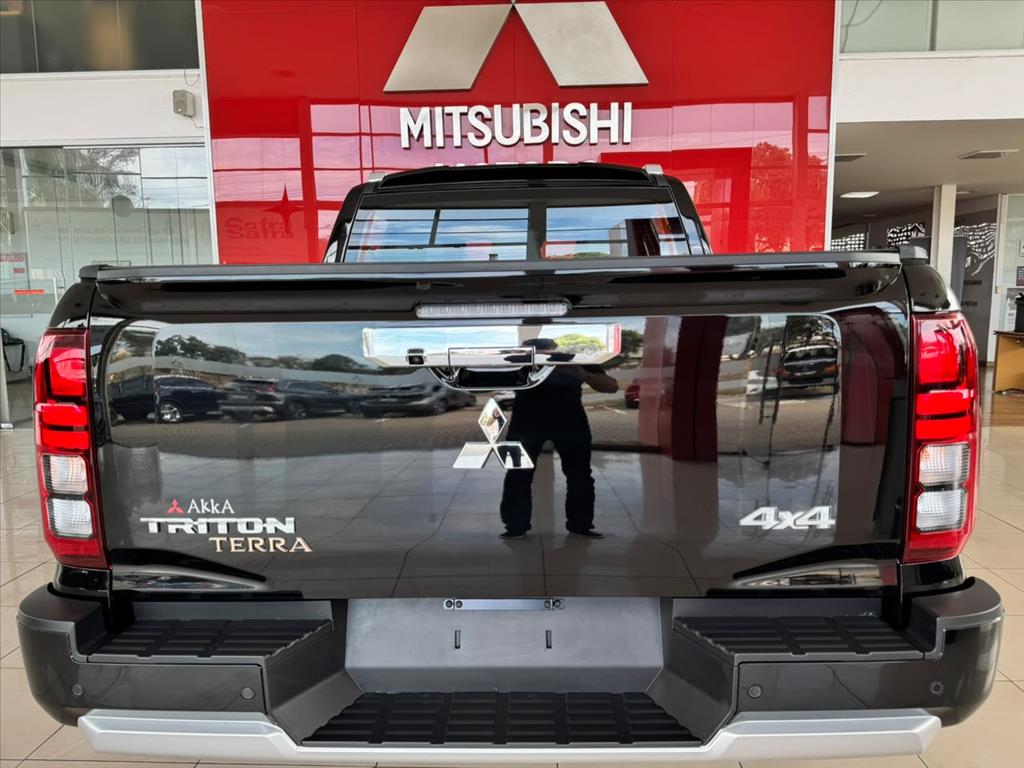 Mitsubishi-TRITON-2.4 BITURBO DIESEL CD TERRA 4X4 AUTOMÁTICO