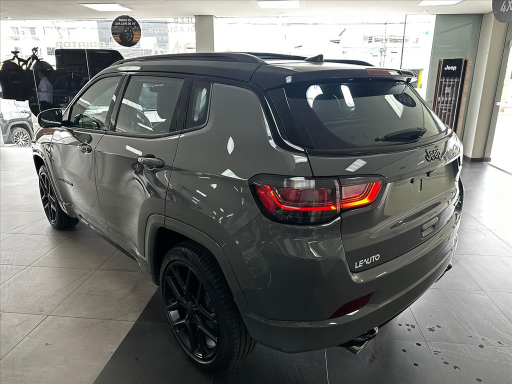 COMPASS 2.0 HURRICANE 4 TURBO GASOLINA BLACKHAWK AT94