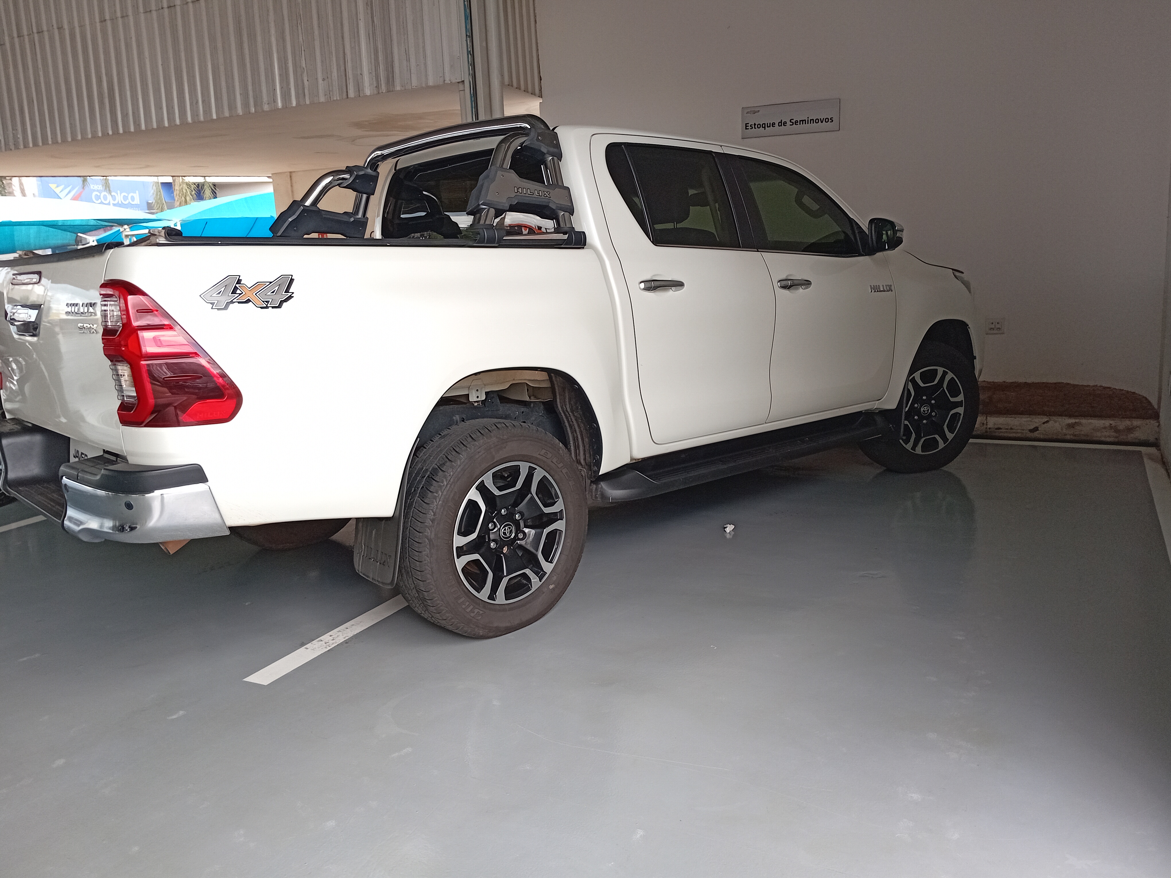 Toyota-HILUX-2.8 D-4D TURBO DIESEL CD SRX 4X4 AUTOMÁTICO