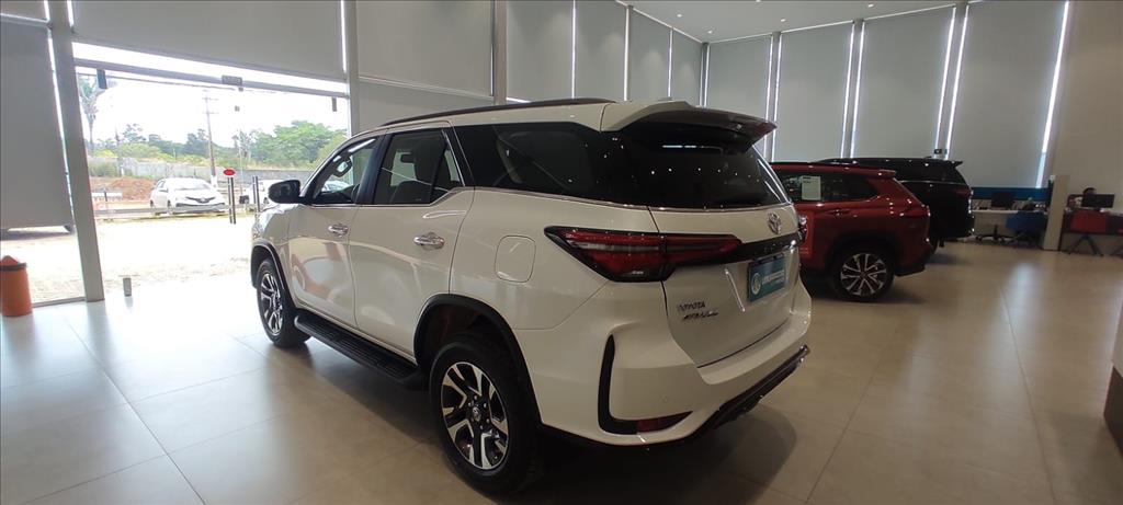 HILUX SW4 2.8 D-4D TURBO DIESEL SRX PLATINUM 7L 4X4 AUTOMÁTICO6