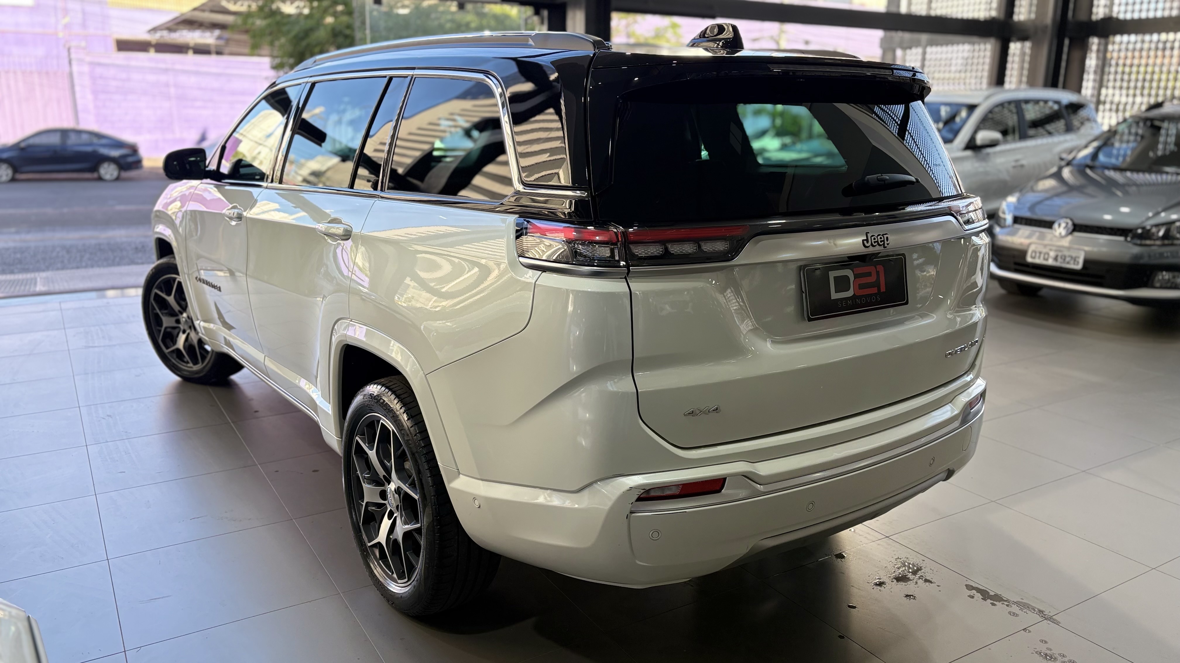 Jeep-COMMANDER-2.0 TD380 TURBO DIESEL OVERLAND AT9
