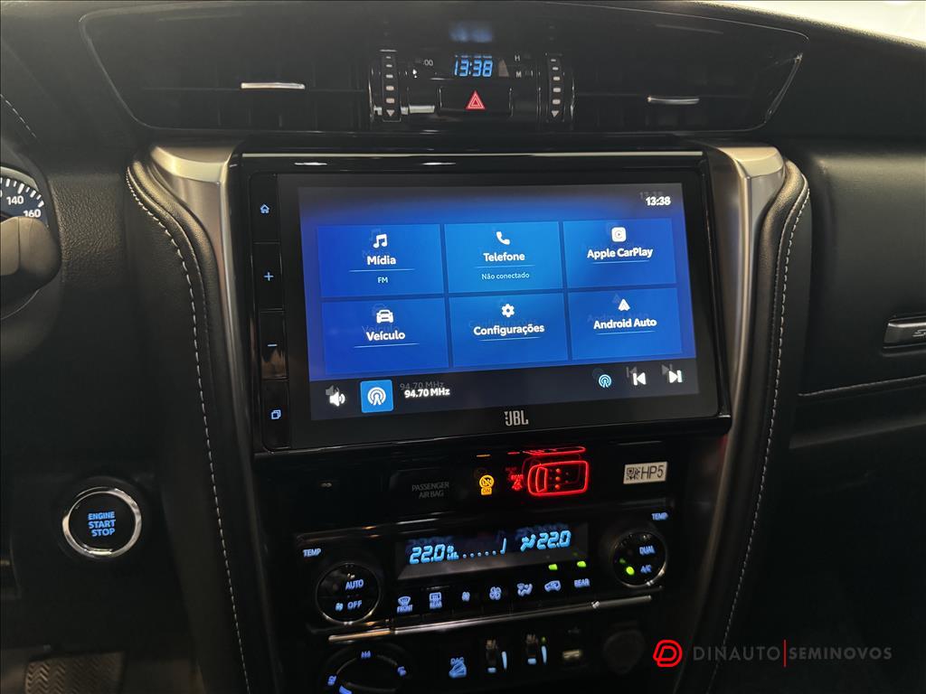 Toyota-HILUX SW4-2.8 D-4D TURBO DIESEL SRX 7L 4X4 AUTOMÁTICO