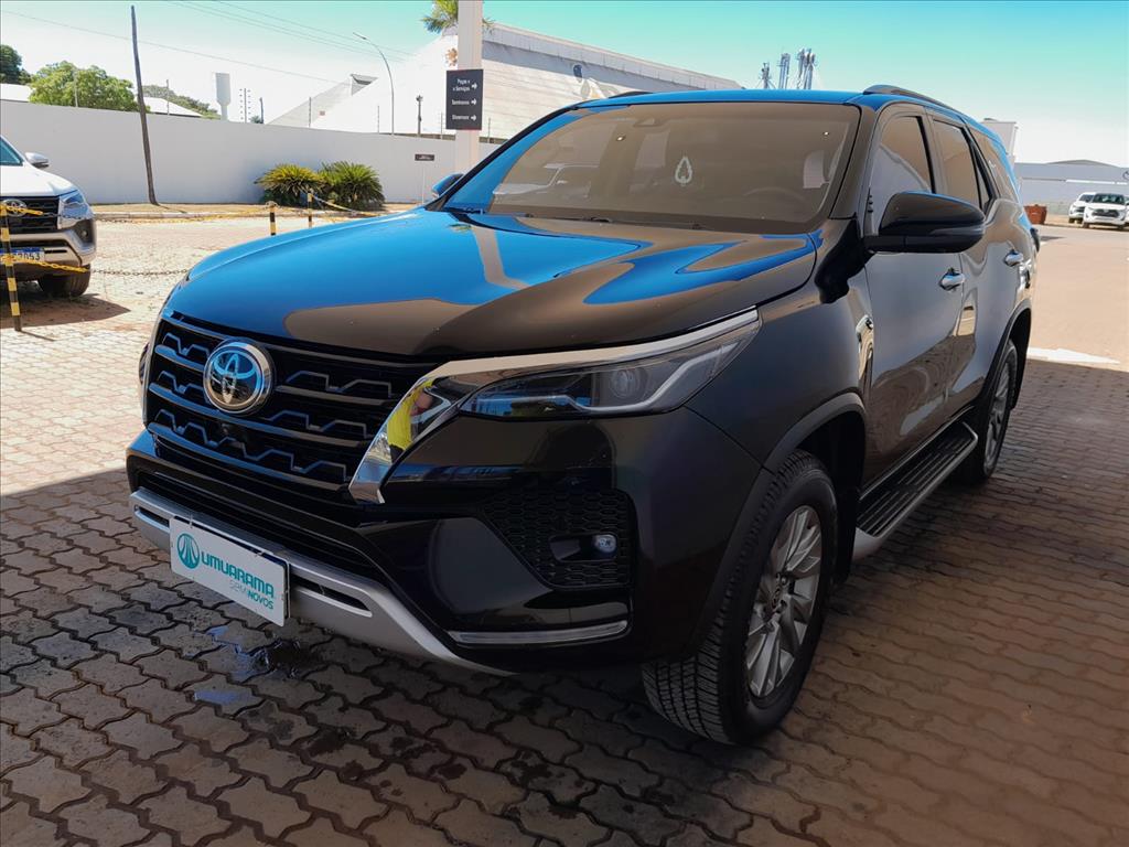 HILUX SW4 2.8 D-4D TURBO DIESEL SRX 7L 4X4 AUTOMÁTICO