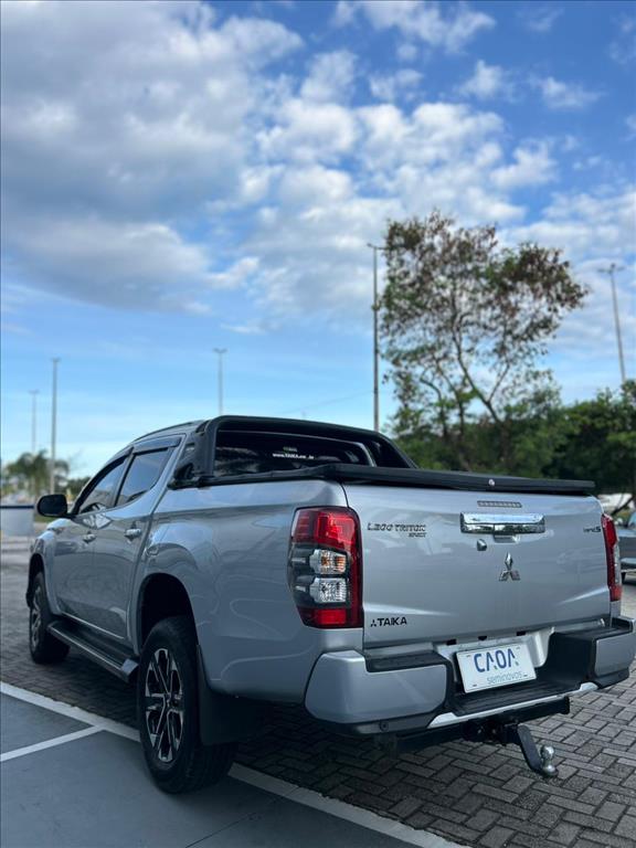 Mitsubishi-L200 TRITON-2.4 16V TURBO DIESEL SPORT HPE-S CD 4P 4X4 AUTOMÁTICO