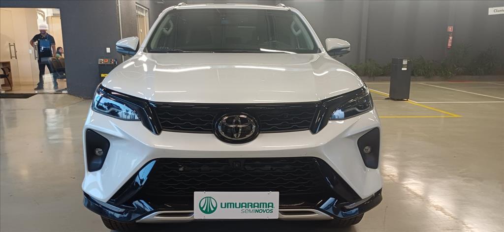 HILUX SW4 2.8 D-4D TURBO DIESEL SRX PLATINUM 7L 4X4 AUTOMÁTICO