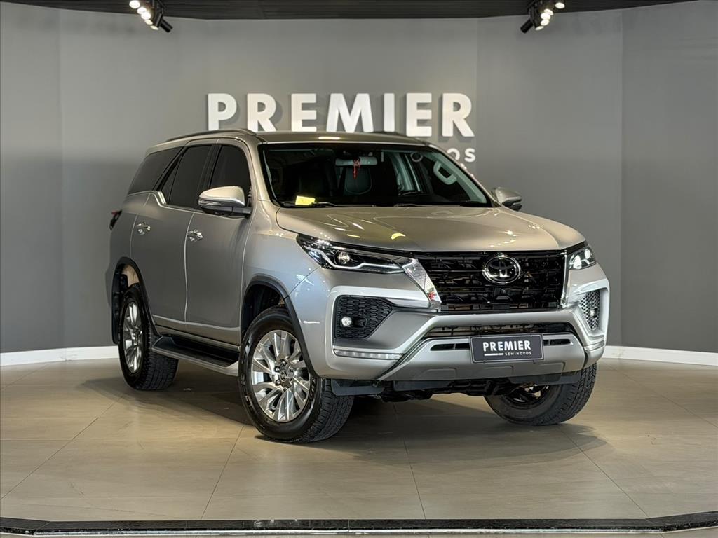 HILUX SW4 2.8 D-4D TURBO DIESEL SRX 4X4 AUTOMÁTICO