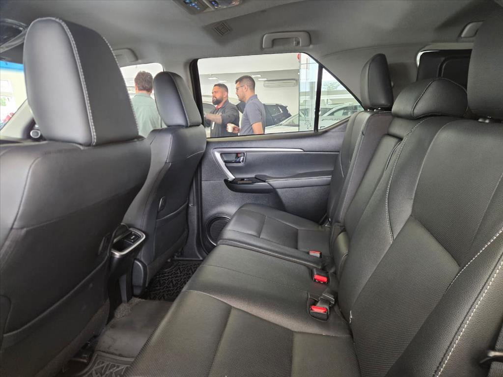 HILUX 2.8 D-4D TURBO DIESEL CD SRX 4X4 AUTOMÁTICO13