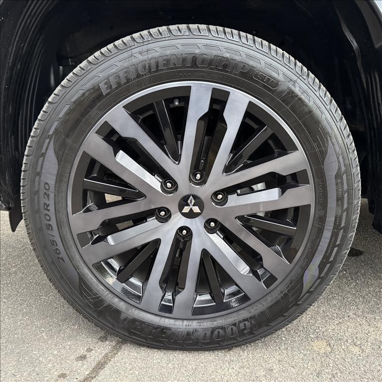Mitsubishi-PAJERO SPORT-2.4 16V MIVEC TURBO DIESEL LEGEND AWD AUTOMÁTICO