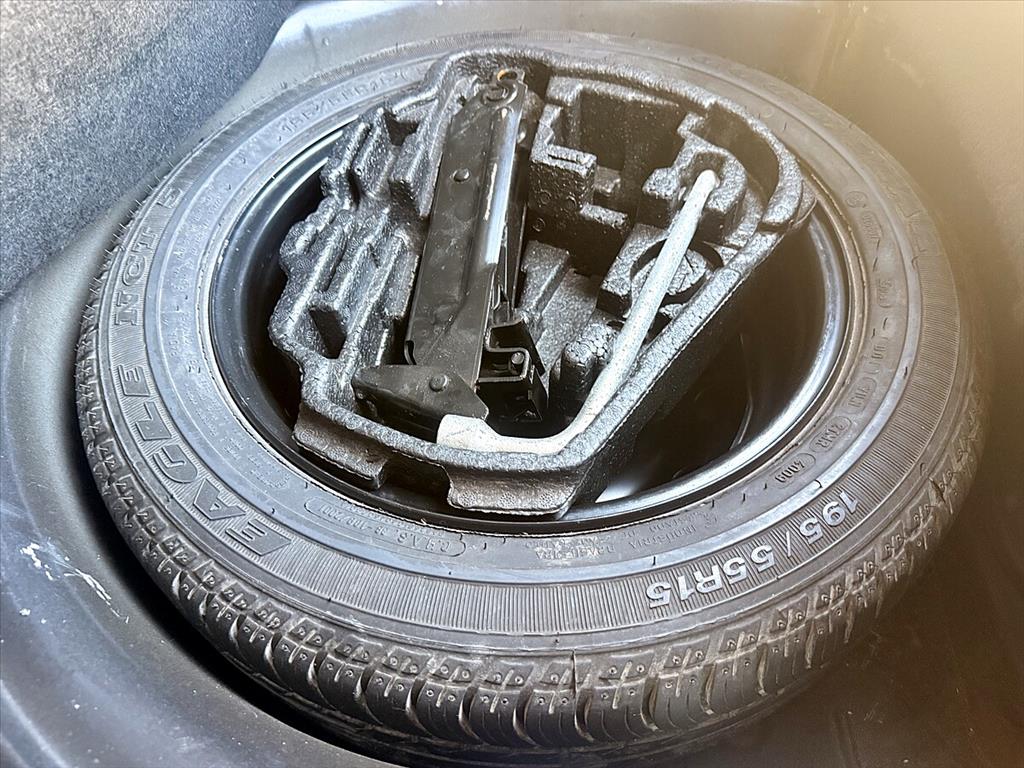 Volkswagen Fox - 1.0 MI BLACKFOX 8V FLEX 4P MANUAL