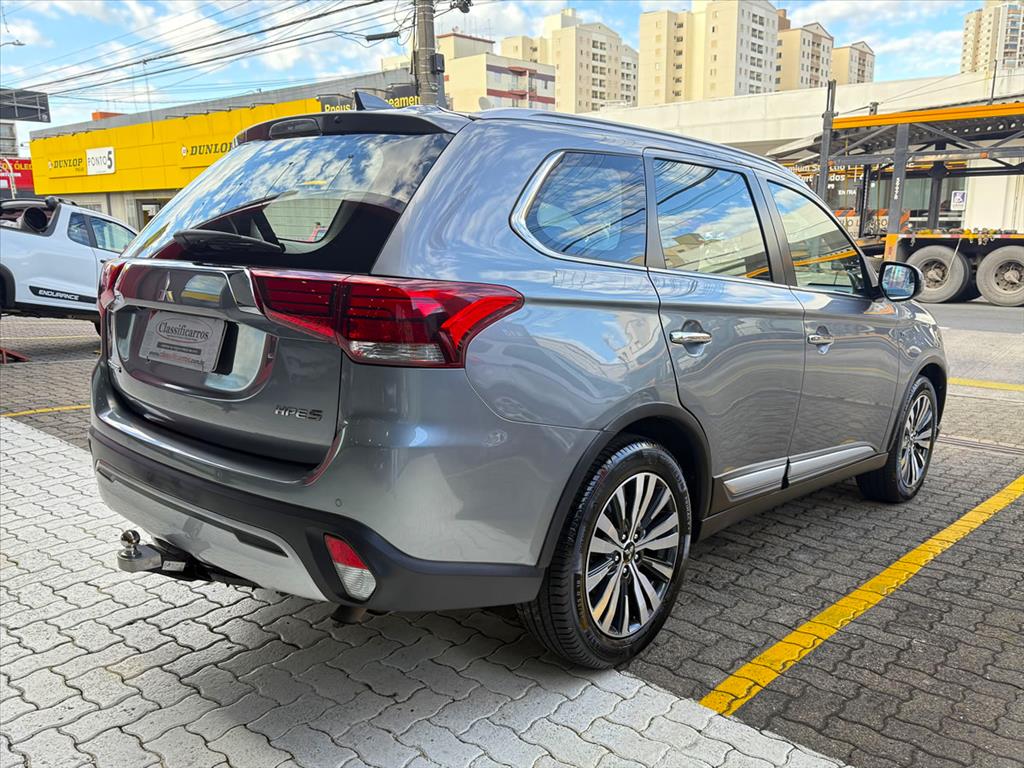 Mitsubishi Outlander - 3.0 MIVEC V6 GASOLINA HPE-S AWD AUTOMÁTICO