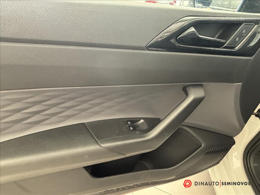 VW - Volkswagen-POLO-1.0 MPI TRACK MANUAL