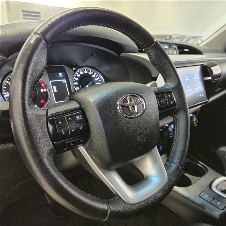 HILUX 2.8 D-4D TURBO DIESEL CD SR 4X4 AUTOMÁTICO11