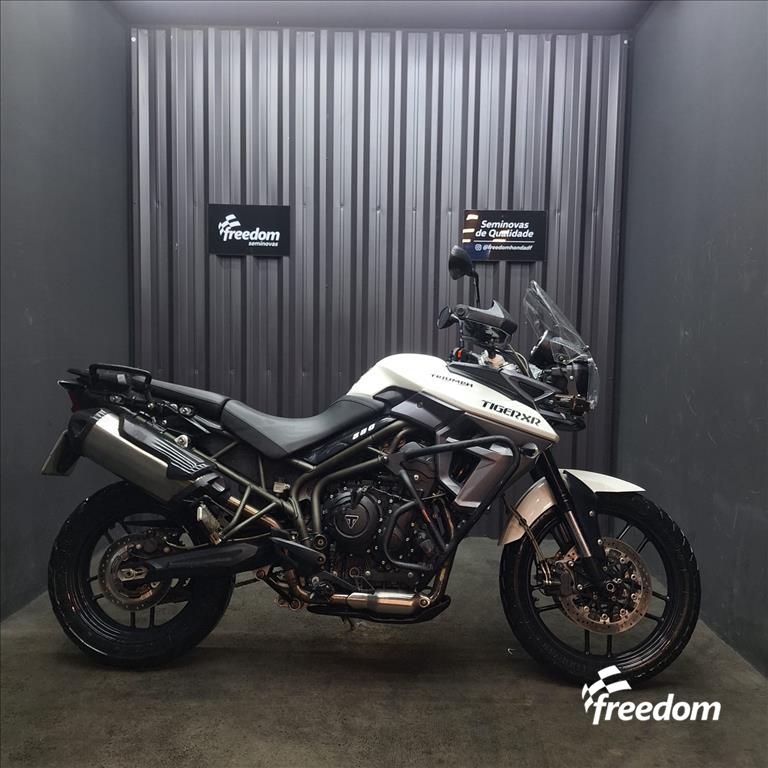 Moto TRIUMPH do modelo TIGER 800 XR 2016/2017