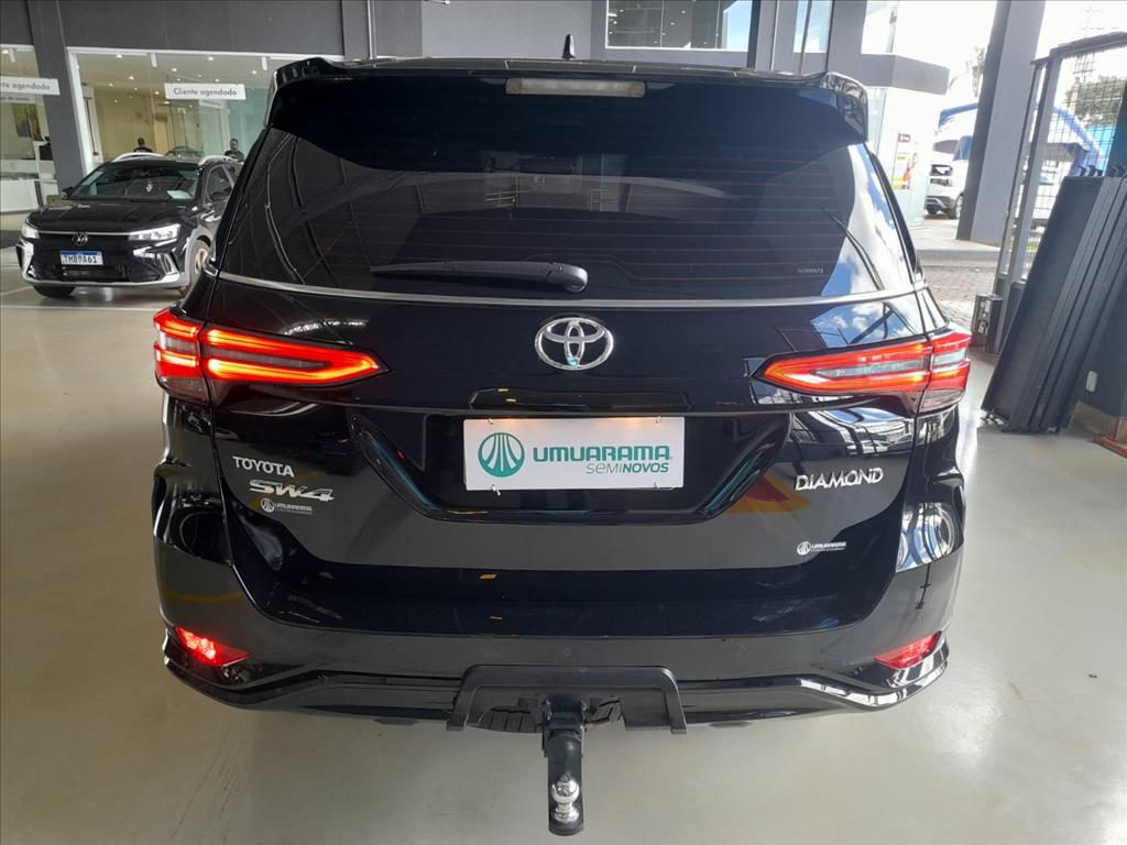 HILUX 2.8 D-4D TURBO DIESEL CD SRX 4X4 AUTOMÁTICO4