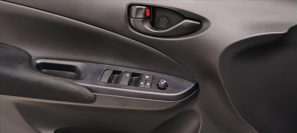 YARIS 1.5 16V FLEX SEDAN XL LIVE MULTIDRIVE13