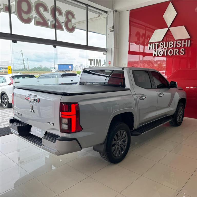 Mitsubishi-TRITON-2.4 BITURBO DIESEL CD HPE-S 4X4 AUTOMÁTICO