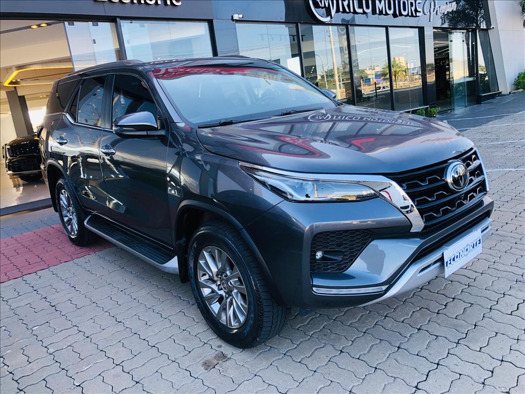 HILUX SW4 2.8 D-4D TURBO DIESEL SRX 4X4 AUTOMÁTICO2