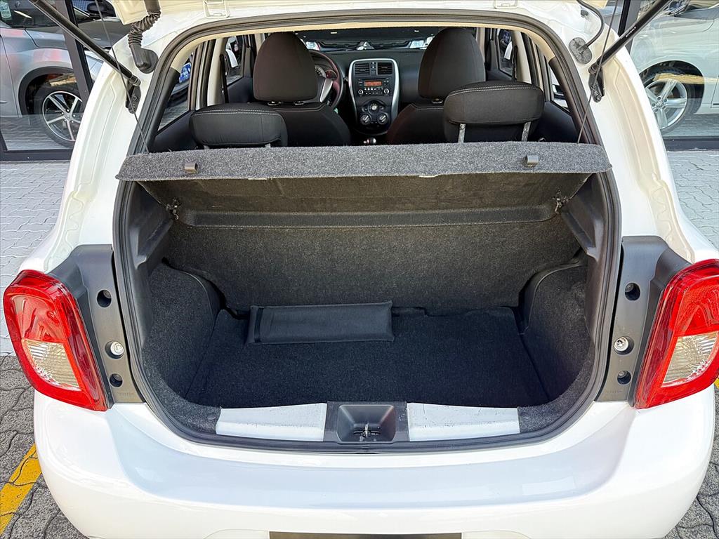 Nissan March - 1.6 SV 16V FLEXSTART 4P XTRONIC