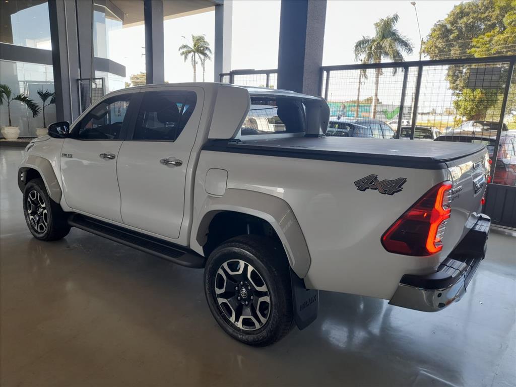 HILUX 2.8 D-4D TURBO DIESEL CD SRX 4X4 AUTOMÁTICO3