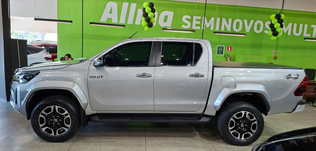 HILUX 2.8 D-4D TURBO DIESEL CD SRX PLUS 4X4 AUTOMÁTICO1