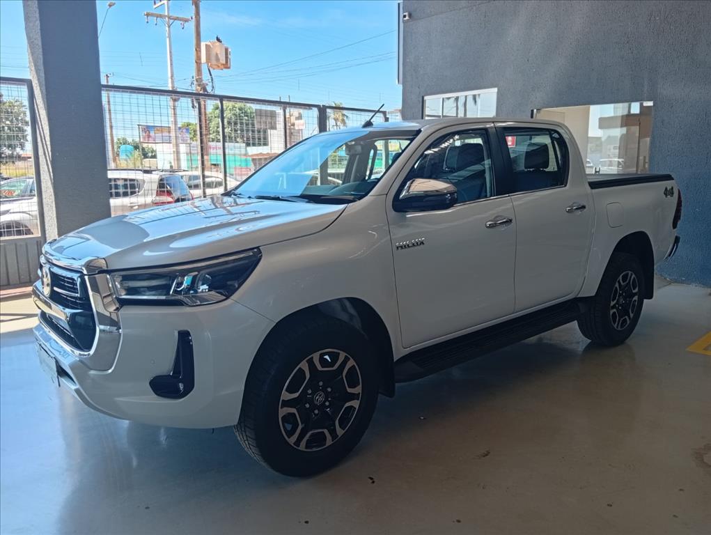 HILUX 2.8 D-4D TURBO DIESEL CD SRX 4X4 AUTOMÁTICO1