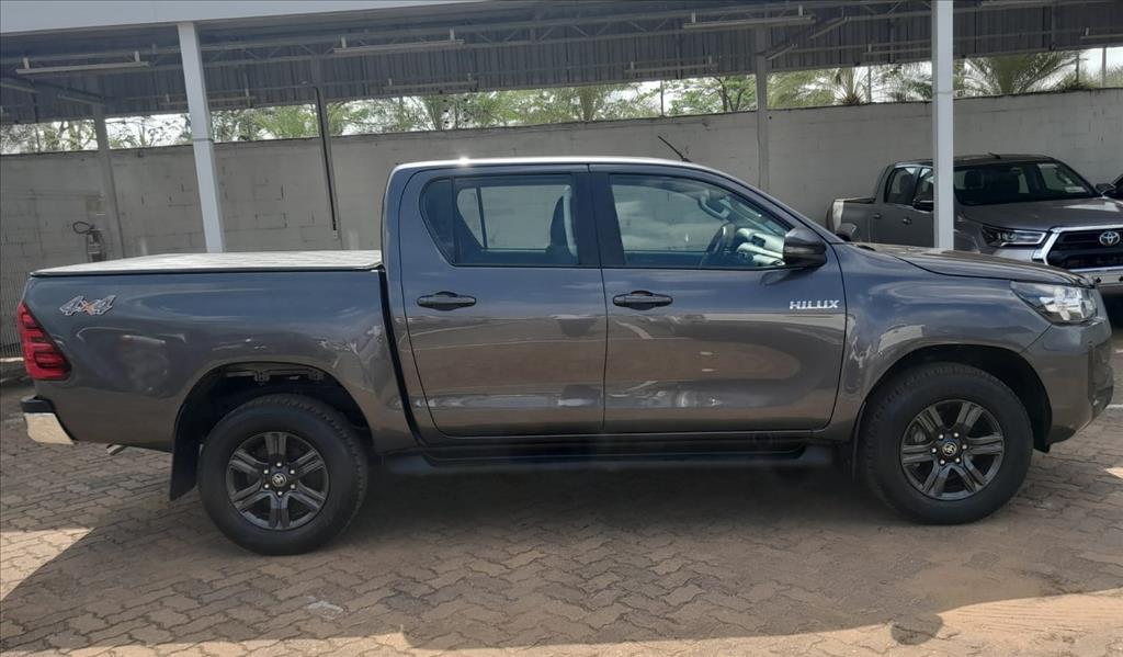 HILUX 2.8 D-4D TURBO DIESEL CD SR 4X4 AUTOMÁTICO3