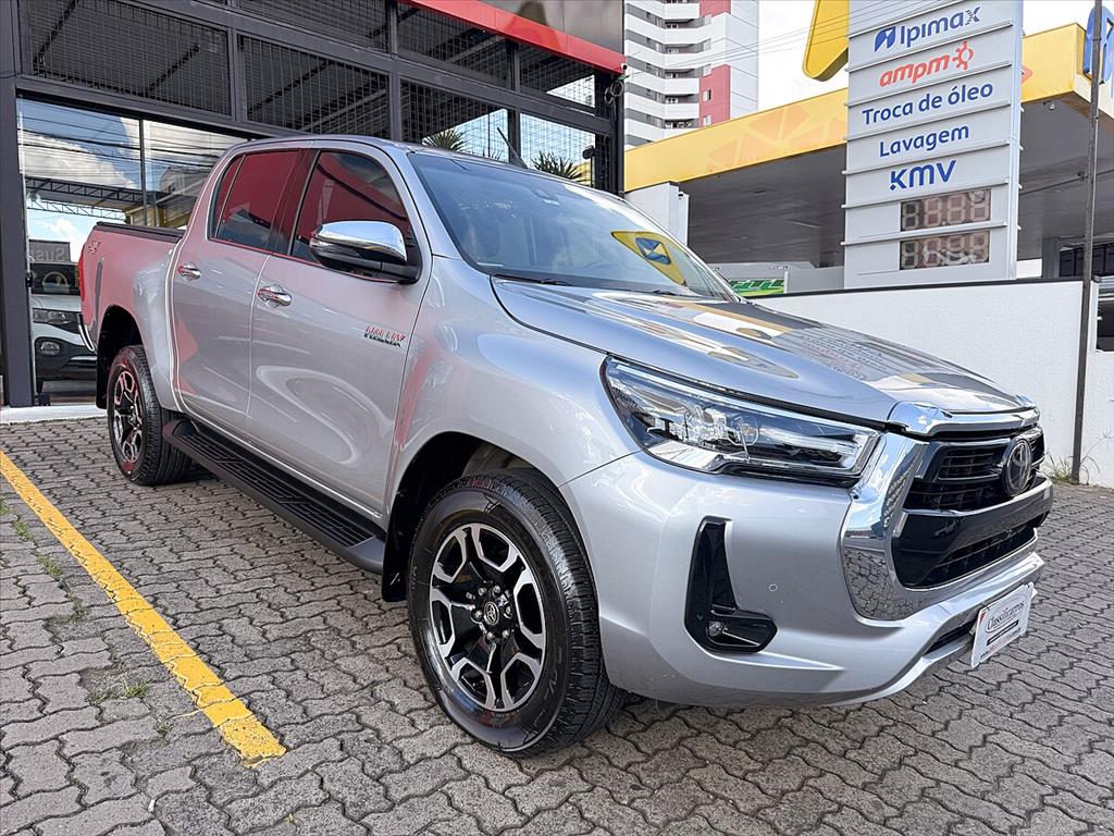 Toyota Hilux - 2.8 D-4D TURBO DIESEL CD SRX 4X4 AUTOMÁTICO