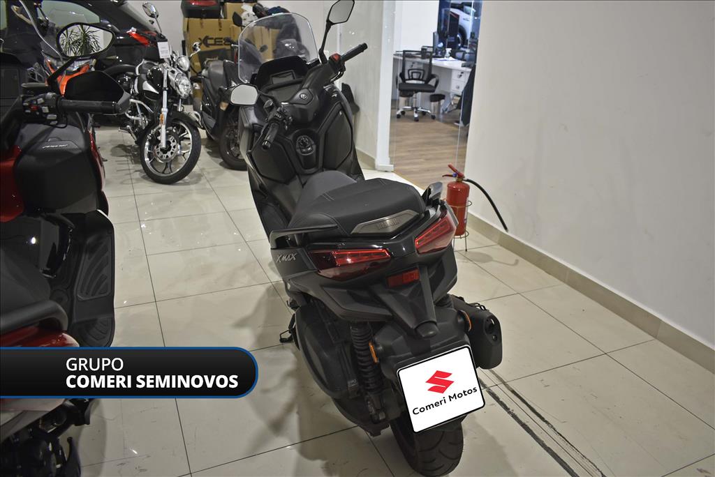 XMAX 250 CONNECTED ABS1