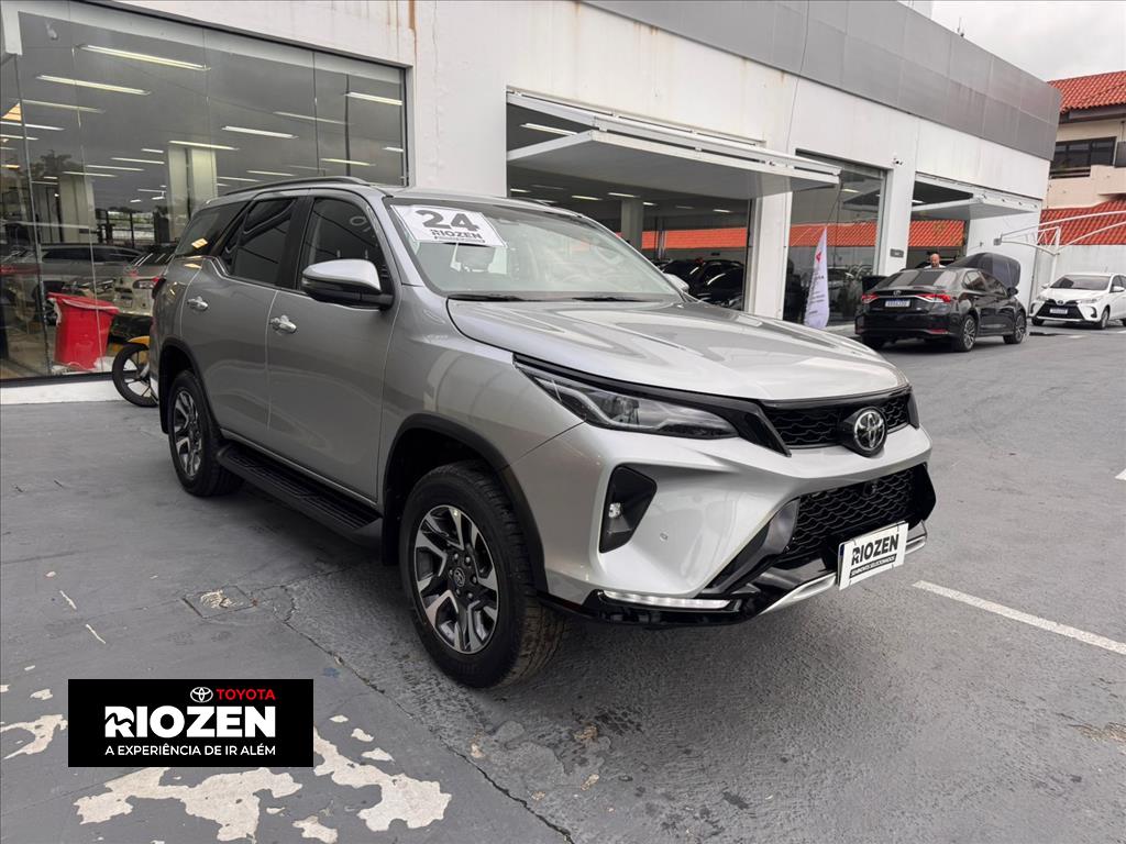 Toyota HILUX SW4 2024