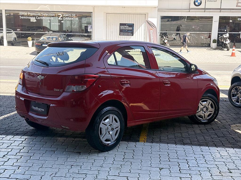 Chevrolet Onix - 1.0 MPFI LT 8V FLEX 4P MANUAL