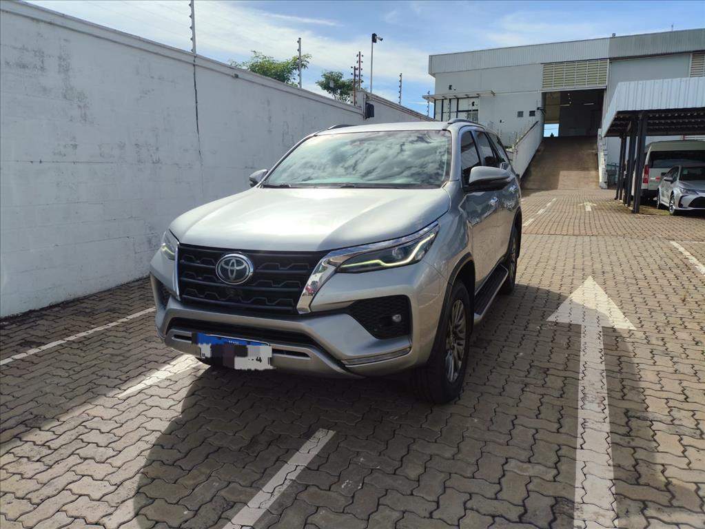 HILUX 2.8 D-4D TURBO DIESEL CD SRX 4X4 AUTOMÁTICO