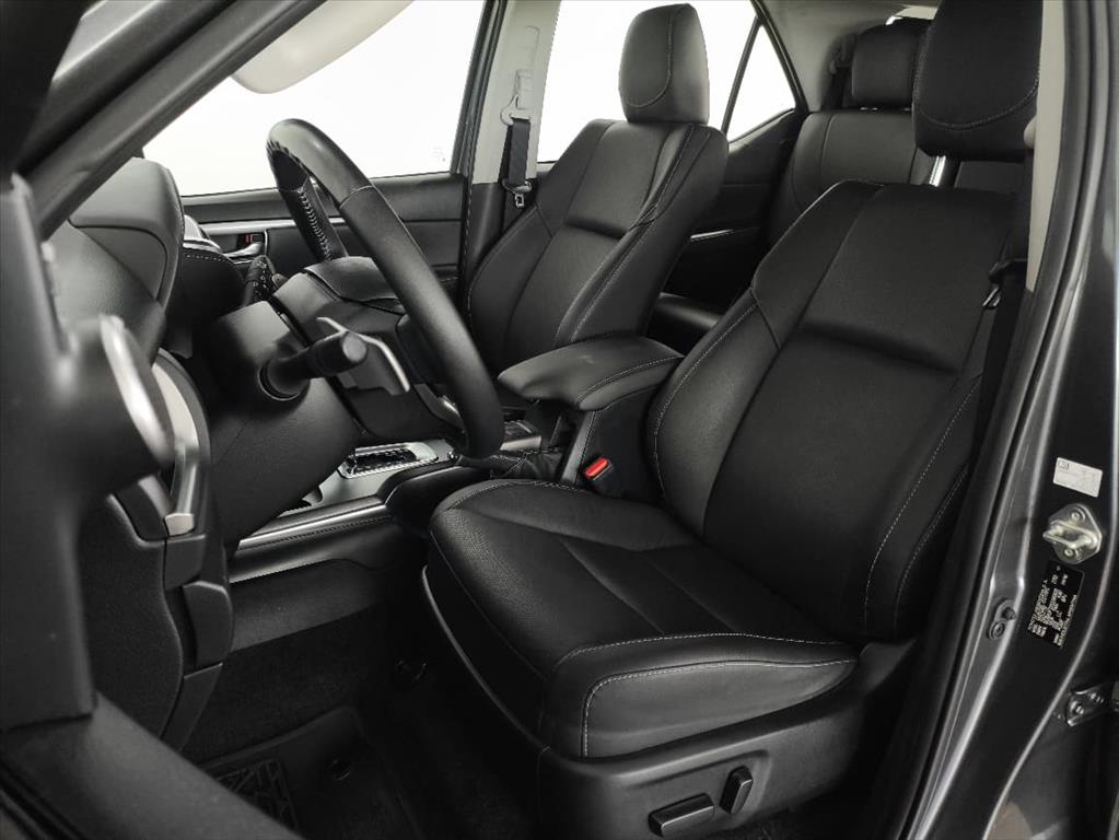 HILUX SW4 2.8 D-4D TURBO DIESEL SRX PLATINUM 7L 4X4 AUTOMÁTICO4