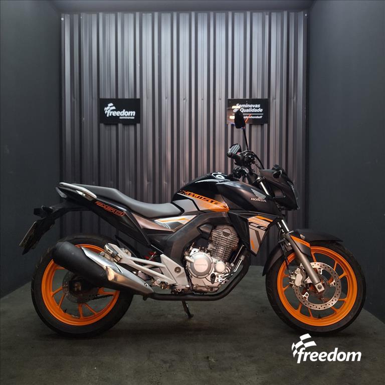 Moto HONDA do modelo CB TWISTER 2021/2021