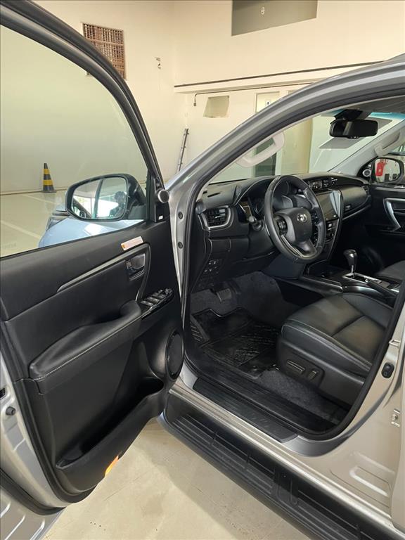 HILUX 2.8 D-4D TURBO DIESEL CD SRV 4X4 AUTOMÁTICO5