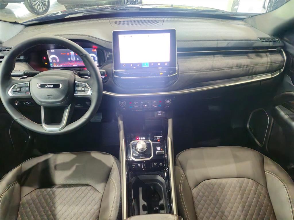 COMMANDER 2.2 TURBO DIESEL OVERLAND AT93