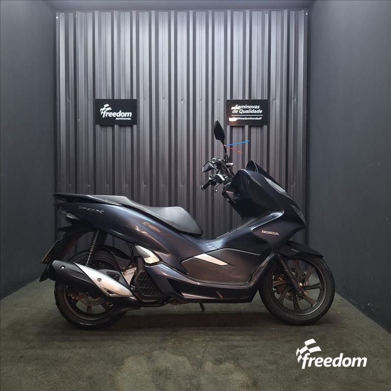 Moto HONDA do modelo PCX PCX 2020/2020